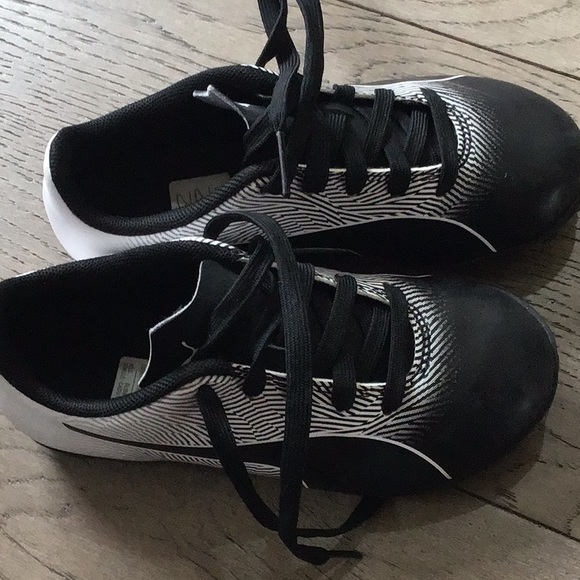 Pristine toddler soccer shoes - Picture 2 of 4